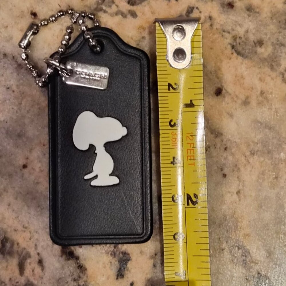 Coach NWT Peanuts Leather Snoopy Hangtag ©️2014 w/ Collectible Coach Snoopy Box - Picture 3 of 11
